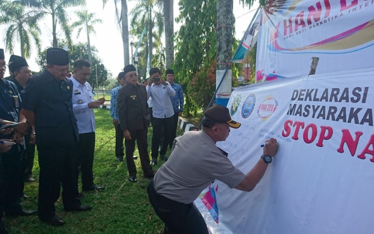  Plt Bupati Bengkulu Selatan Gusnan Mulyadi bersama Badan Narkotika Nasional (BNN) gelar upacara memperingati Hari Anti Narkotika Internasional (HANI).
