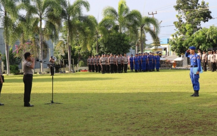 Irwasda Polda Bengkulu Kombespol Miftahor Rachman saat memimpin apel pagi di Halaman Mapolda Bengkulu 