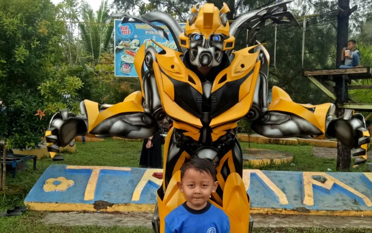 Bertemu Langsung dengan Bumblebee di Taman Wisata Bengkulu