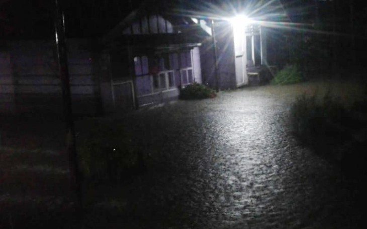 Banjir rendam rumah warga RT 08 RW 03 Kelurahan Anggut, Kecamatan Ratu Samban, Kota Bengkulu