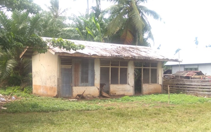 Kondisi rumah dinas guru rusak dan memprihatinkan