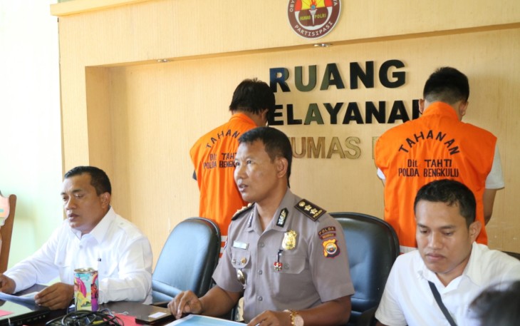 Kabid Humas Polda Bengkulu AKBP. Sudarno, S, Sos, MH saat melakukan Press Conference di Ruang Bid Humas Polda Bengkulu, Kamis, (31/01/2019).