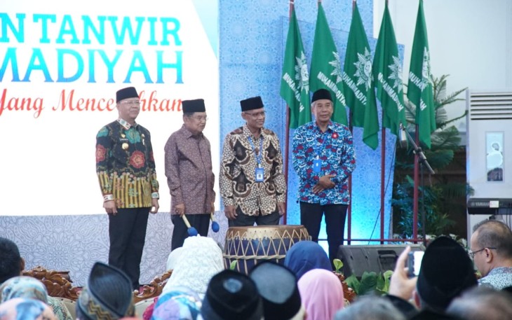 Wakil Presiden RI Jusuf Kalla bersama Gubernur Bengkulu Rohidin Mersyah resmi menutup Tanwir Muhammadiyah.