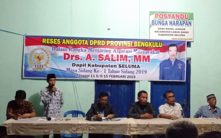 Kepala Desa Napal Jungur Di'an Firin Dan Anggota DPRD Provinsi Bengkulu A Salim Saat Reses Menjaring Aspirasi Masyarakat