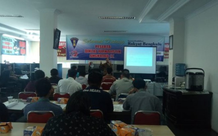 Diklat Jurnalistik angkatan IX yang digelar Yayasan Pendidikan Rakyat Bengkulu di Aula Kantor Rakyat Bengkulu KM 6,5 Bengkulu, Rabu (6/2/2019).