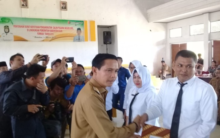 Bupati Serahkan SK CPNSD Kaur