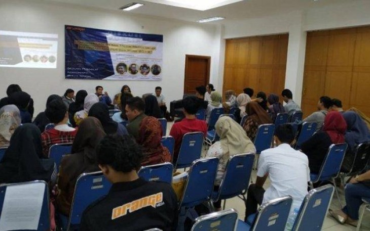 Diskusi Publik