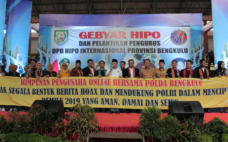 Gubernur Rohidin Mersyah Mengajak Masyarakat untuk mendukung Pemilu yang aman dan anti terhadap berita hoax.