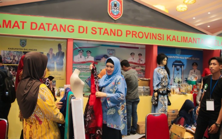 Ketua TP PKK Provinsi Bengkulu Derta Wahyulin Saat Menghadiri Expo Nusantara HUT Taman Mini Indonesia Indah (TMII) Jakarta ke-44