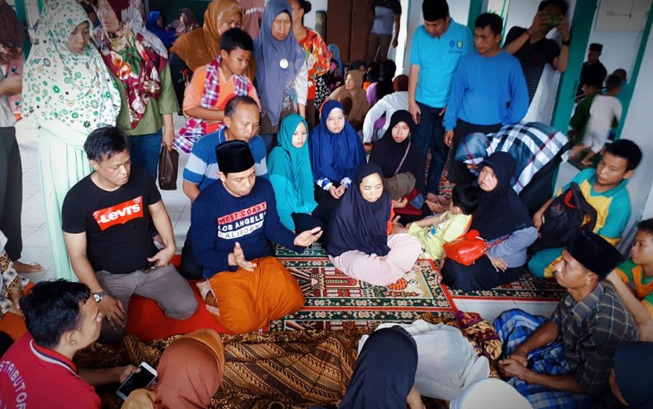 Wakil Wali Kota Bengkulu Dedy Wahyudi saat berdoa untuk korban banjir yang meninggal dunia