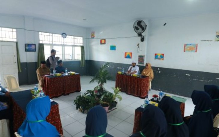 Wali Kota Bengkulu Helmi Hasan Tinjau Pelaksanaan UNBK di 2 SMP 