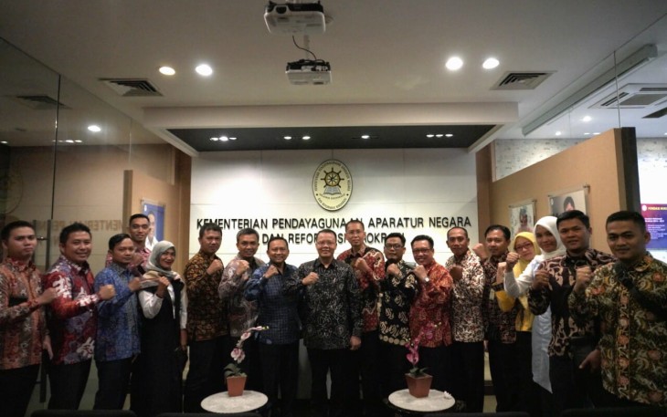 Gubernur Bengkulu Rohidin Mersyah Foto Bersama 