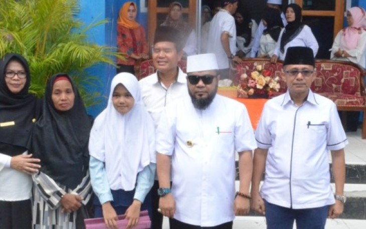 Wali Kota Bengkulu Helmi Hasan Foto Bersama 