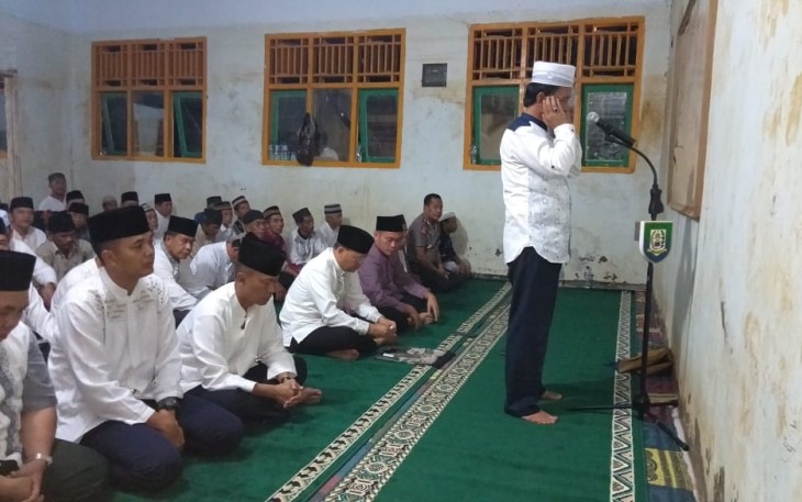 Bupati Bengkulu Tengah Ferry Ramli Adzan di Desa Genting Kecamatan Bang Haji 