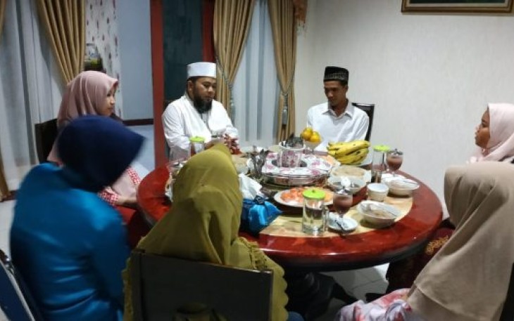 Wali Kota Bengkulu Helmi Hasan Buka Bersama Dengan  Pasangan Deni Sahputra dan Endayani 