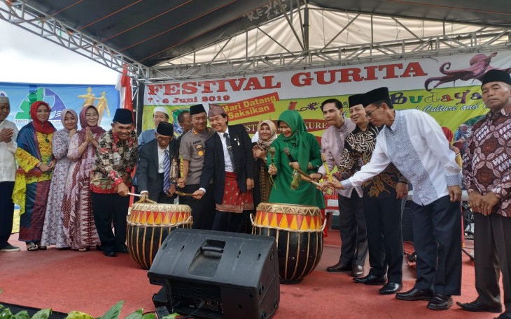 Bupati Kaur Halal Bihalal dan Buka Festival Kuliner Gurita