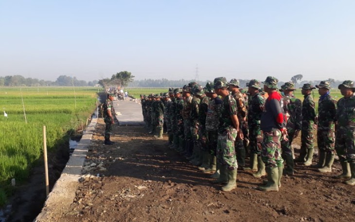 Prajurit Awali Kegiatan Dengan Apel Pagi dan Doa