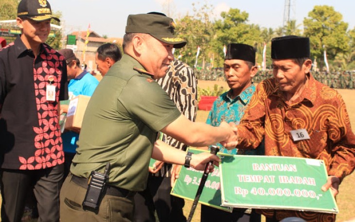 Danrem 074 Warastratama Kolonel Inf Granada Baay Berikan Bantuan 