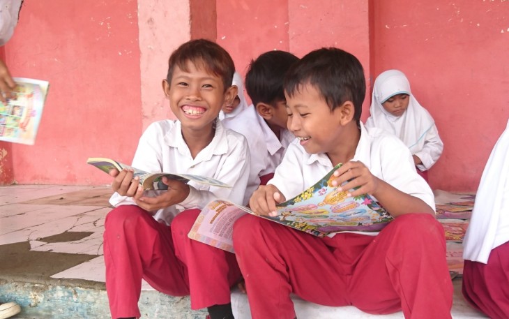 Pelajar Sekolah Dasar Brebes saat menikmati Buku Bacaan Gratis