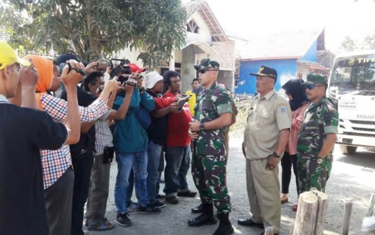 Dansatgas TMMD saat diwawancara Awak Media di lokasi TMMD Desa Jatimulya