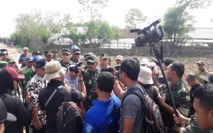 Pangdam IV Diponegoro Saat di Wawancara Awak Media di Lokasi TMMD Tegal