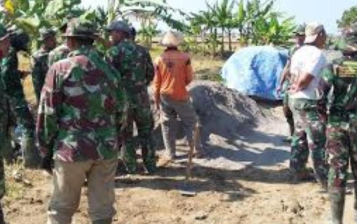 Tentara Terus Genjot Pembetonan Jalan