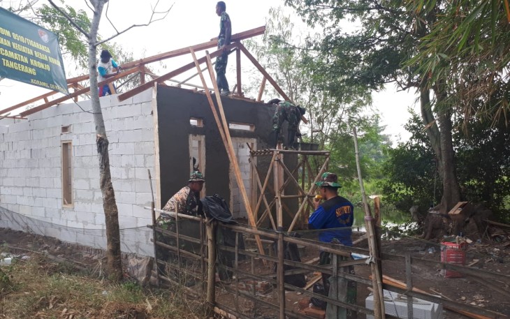 Satgas TMMD Kronjo Kebut Bedah Rumah