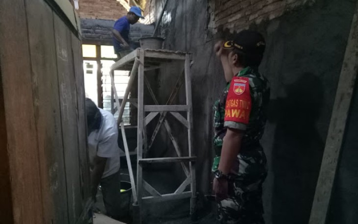 Satgas TMMD Reg 105 Terus Dikebut Rehab RTLH Milik Bu Kusno