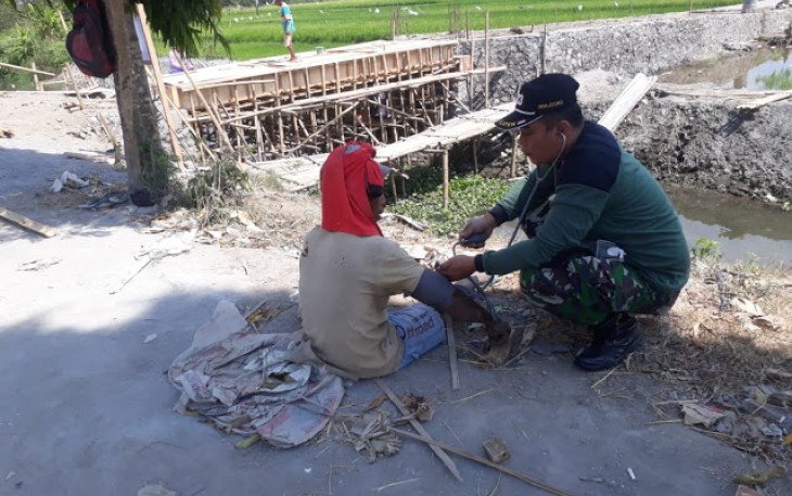 Tenaga Kesehatan Dampingi Warga di Lokasi TMMD Reg105 Kodim Klaten