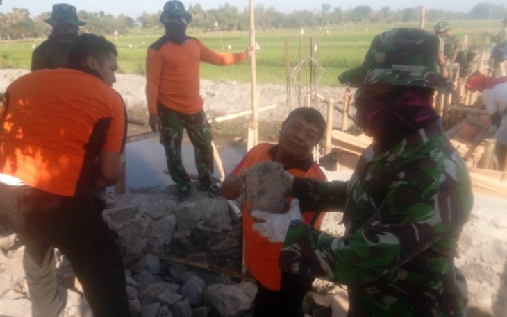 Personil TNI Dan Polri Tampak Kompak 
