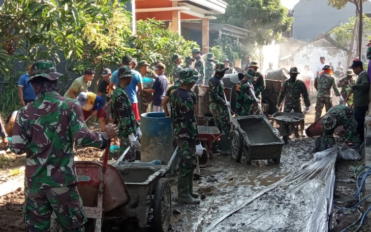 Dengan kebersamaan panaspun tak dihiraukan