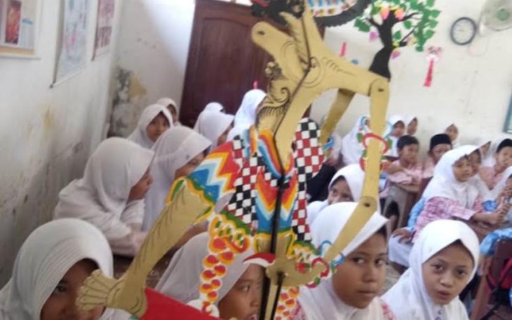 Pengenalan "filosofi" wayang kepada para pelajar