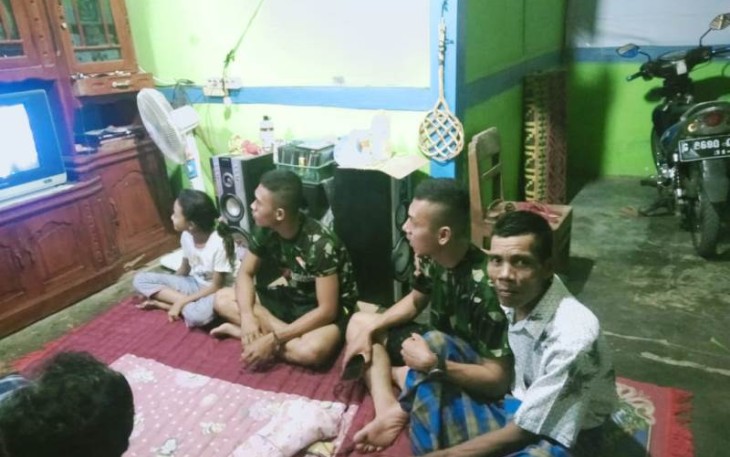 Satgas TMMD Berbaur dengan Warga