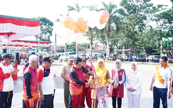 Bupati Rejang Lebong Ahmad Hijazi Lepas Balon 
