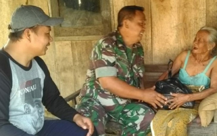 Dalam Keterbatasan Satgas TMMD Masih Perhatikan Warga Kurang Mampu