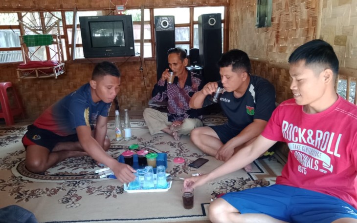Giat Ngopi Bareng bersama Satgas TMMD Kronjo