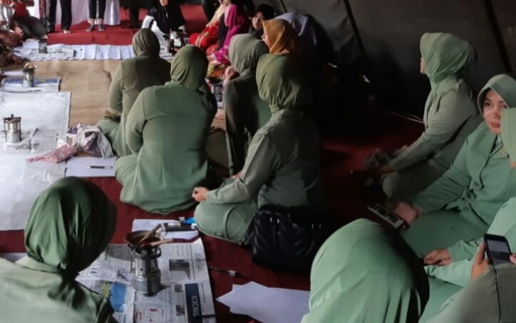 Para isteri Satgas TMMD Kronjo berikan Dukungan Penuh