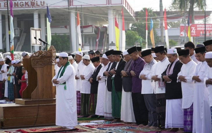 Shalat Ied Berjamaah di Masjid Raya Baitul Izzah