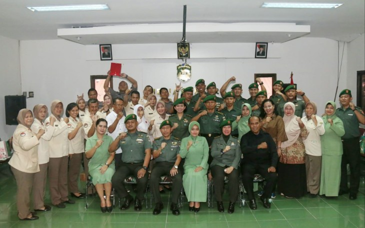 Foto Bersama Usai Giat Tradisi Satuan
