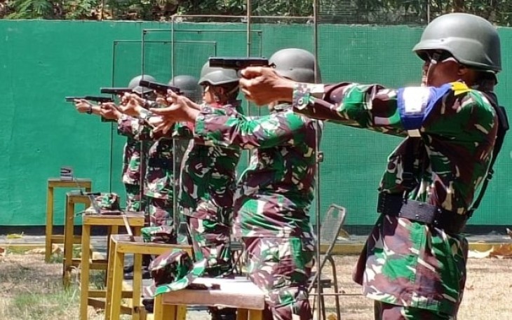 Anggota Polisi Militer Laksanakan latihan Menembak