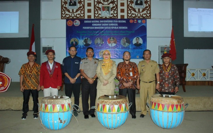Asisten II Setda Provinsi Bengkulu Yuliswani Buka Seminar Nasional dan Konfrensi Studi Regional Perhimpunan Mahasiswa Katolik Republik Indonesia Komisariat Daerah Sumbagsel