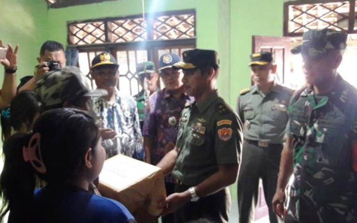 Brigjen TNI Dedi Priatna Berikan Paket Sembako 
