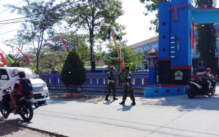 Dibangunkan Jamban TNI Warga Janji Akan Merawat Sebaik baiknya