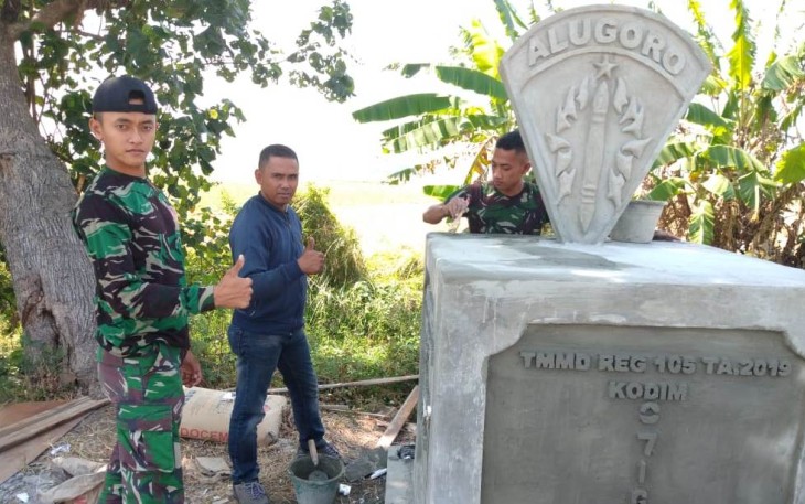 Memasuki Finishing Pembangunan Tugu Prasasti TMMD Kodim Demak