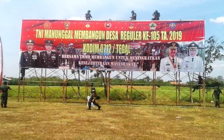 Megah Baliho Raksasa Penanda Akhir Pembangunan Satgas TMMD Reguler Tegal