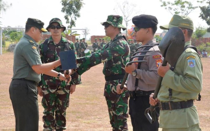 Penyerahan Peralatan Kerja Akhiri Tugas Satgas TMMD Tegal