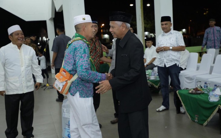 Plt Bupati Asahan Surya Sambut Langsung Kedatangan Peserta Jamaah Haji 