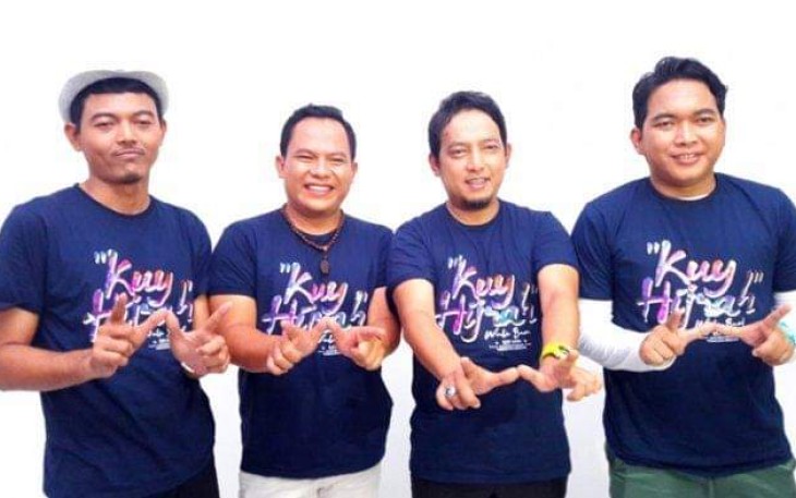 Grup Musik Popular WALI BAND Hadir Di GOR Trisanja Slawi 