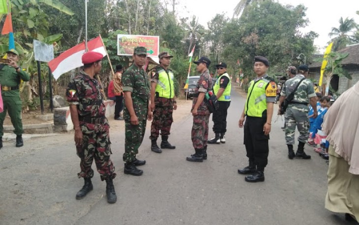 Babinsa Bayat Amankan Festival Batik Tingkat Kabupaten Klaten