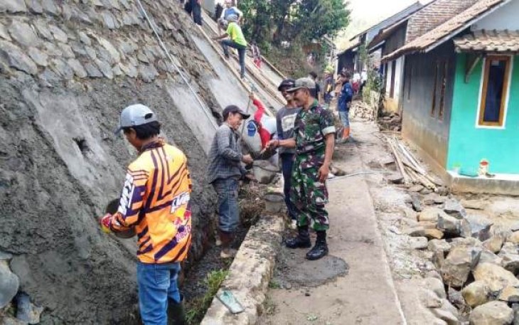 Pembanggunan Tembok Penahan Tanah di Salem Kabupaten Brebes